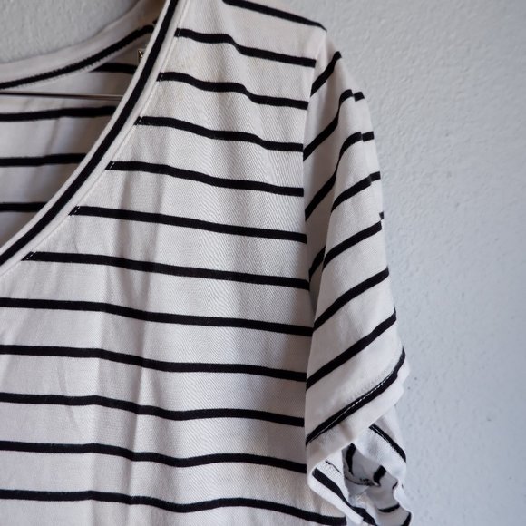 TORRID CLASSIC FIT V-NECK TEE - Picture 8 of 9